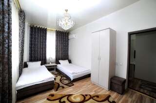 Отель Rich Hotel Бишкек Улучшенный четырехместный номер-3